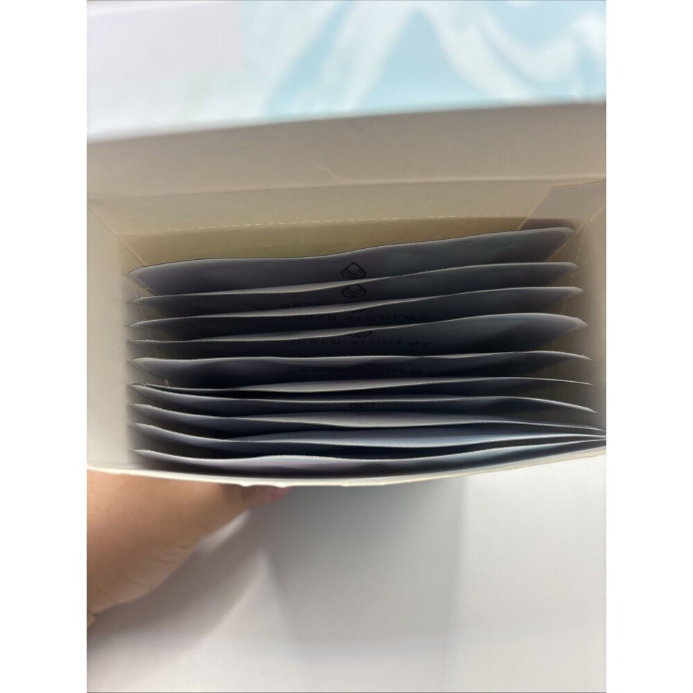 Urban Alchemy Signature Revitalizing Hair Mask - Lot of 10 - 1.01 fl oz Pouches - Picture 2 of 3